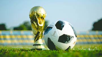 央视对FIFA强硬反击，世界杯版权价格会降低，王涛解读为何能免费（配图示意）